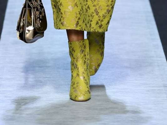 Saiba quais sapatos estão na moda: de bota a sapatilha!
