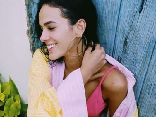 Bruna Marquezine se prepara para Carnaval na Bahia. Veja foto postada pela responsável nos cuidados da aparência da atriz nesta sexta-feira, dia 21 de fevereiro de 2020