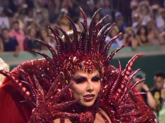 Viviane Araujo usou fantasia all red e representou a 'luxúria do mal' em desfile de carnaval da Mancha Verde na madrugada deste sábado, 22 de fevereiro de 2020