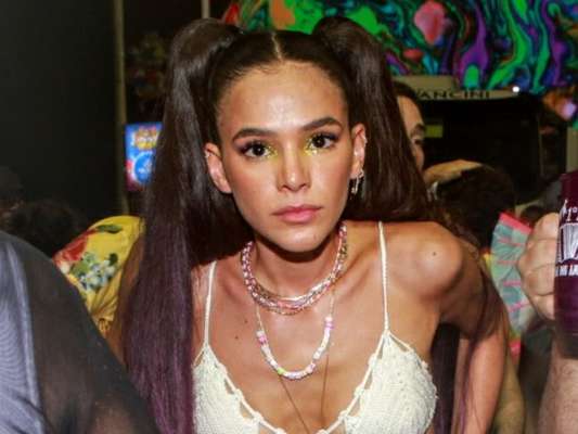 Bruna Marquezine rebate comentário sobre corpo magro em foto em Salvador, em 23 de fevereiro de 2020