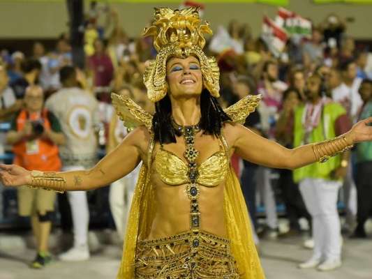 Emoção, brilho e mais: 20 fotos de Paolla Oliveira como Cleópatra na Grande Rio neste domingo, dia 23 de fevereiro de 2020
