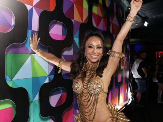 Sabrina Sato usa fantasia inspirada em Josephine Baker para curtir carnaval em camarote do Rio de Janeiro, em 23 de fevereiro de 2020.