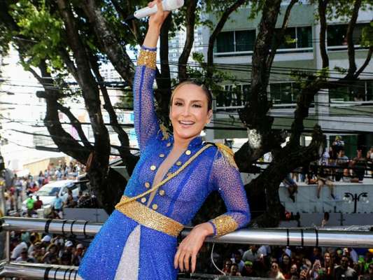 Claudia Leitte comanda trio elétrico em Salvador com roupa inspirada na revolucionária Maria Quitéria, em 24 de fevereiro de 2020.
