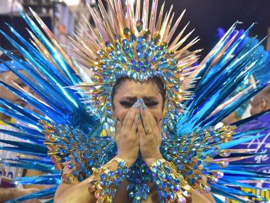 Rainha de bateria da Unidos da Tijuca, Lexa chorou durante desfile na Sapucaí na madrugada desta terça-feira, 25 de fevereiro de 2020