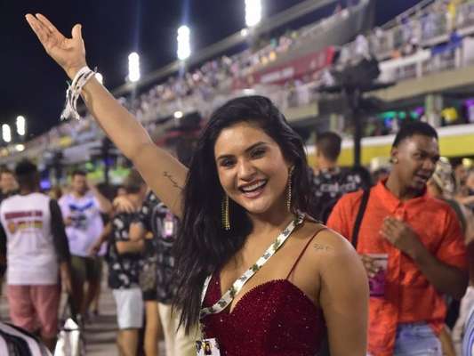 Mileide Mihaile curte carnaval na Marquês de Sapucaí, em 25 de fevereiro de 2020.