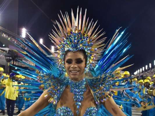 Lexa mostrou resultado da queda que sofreu durante desfile de carnaval nesta terça-feira, 25 de fevereiro de 2020
