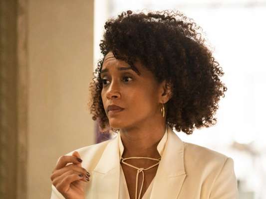 Nos próximos capítulos da novela 'Amor de Mãe', Raul (Murilo Benício) vai surpreender Vitória (Tais Araujo) com pedido de casamento