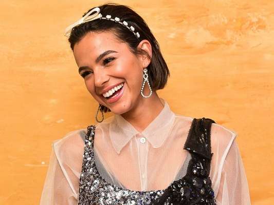 Bruna Marquezine surpreende ao cantar em inglês. Veja vídeo compartilhado por fãs nesta quarta-feira, dia 26 de fevereiro de 2020