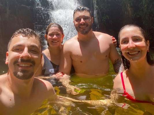Marília Mendonça mostrou banho de cachoeira com namorado, Murilo Huff, nesta quarta-feira, 26 de fevereiro de 2020