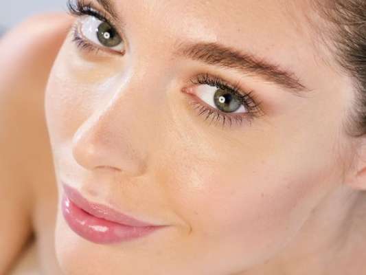 A sobrancelha natural é a trend para quem quer realçar a própria beleza