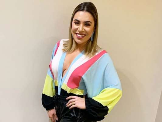 Naiara Azevedo mostrou resultado de lipo 3D em foto publicada na web nesta quarta-feira, 11 de março de 2020