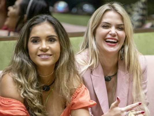 No 'BBB20', Marcela e Gizelly levantam suspeitas de beijo embaixo do edredom
