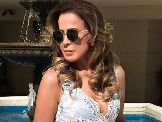 Zilu surge em foto com vestido de noiva e revela sonho de 2º casamento