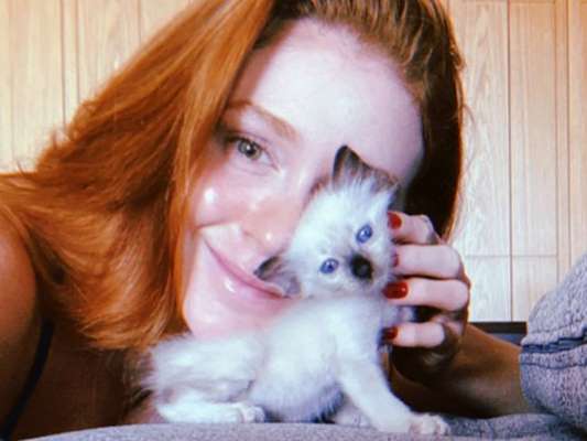 Marina Ruy Barbosa apresentou sua nova pet em foto nesta quarta-feira, dia 25 de março de 2020