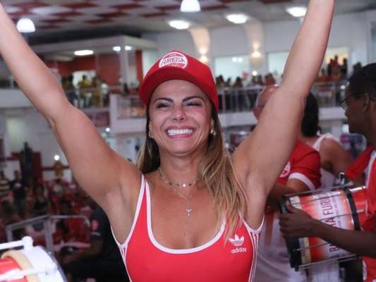 Coronavírus fez Viviane Araujo adiar sua festa de aniversário, mas ganhou comemoração com o namorado, Guilherme Militão