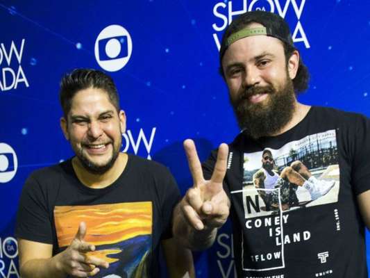 Jorge e Mateus fazem live no Youtube e show diverte quarentena de famosos, em 4 de abril de 2020
