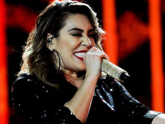 Naiara Azevedo demitiu 140 funcionários por causa da crise econômica causada pelo coronavírus