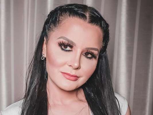 Rosto de Maraisa, da dupla com Maiara, chamou atenção em live show nesta quinta-feira, 23 de abril de 2020