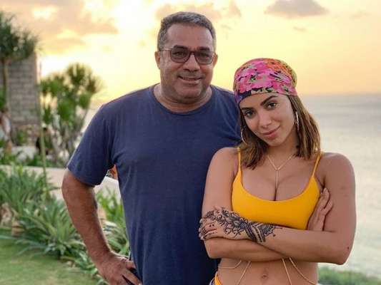 Anitta e mais famosos têm curiosidades reveladas pelos pais. Saiba mais em matéria nesta sexta-feira, dia 08 de maio de 2020