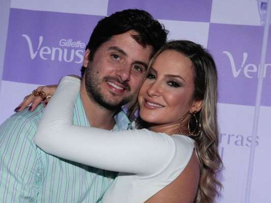 Claudia Leitte se emociona ao se declarar para o marido em live, em 23 de maio de 2020