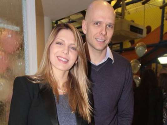 Sheila Mello posta foto com namorado e recebe mensagem do ex-marido, Xuxa, em 23 de maio de 2020