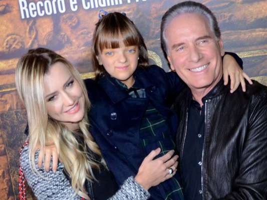 A filha de Roberto Justus e Ana Paula Siebert roubou a cena pela semelhança com a irmã Rafaella