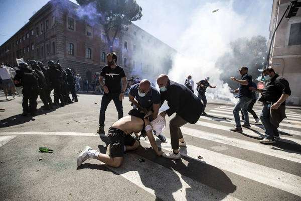 Manifestação de grupo neofascista é marcada por confronto em ruas de Roma