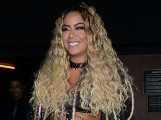 Rafaella Santos faz look do dia e foto inovadora chama atenção