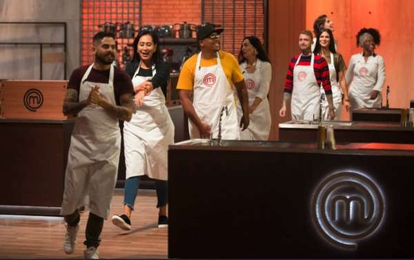 'MasterChef Brasil' - participantes da 7ª temporada em 2020 - A 7ª temporada do 'MasterChef Brasil', que vai ao ar durante a pandemia do novo coronavírus em 2020, na Band, contará com um novo formato (clique aqui para ler mais). em vez de participantes fixos e uma eliminação a cada programa, desta vez serão oito novos cozinheiros a cada episódio, que terá um campeão nele mesmo. Veja quem são eles a seguir.