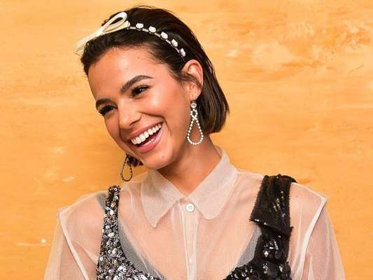 Antes de estreia como youtuber, Marquezine presenteia Gio Ewbank por 3º filho