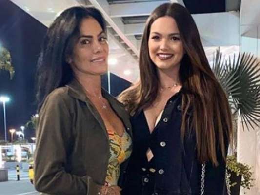 Suzanna Freitas chama atenção da web ao posar com a avó, Elisabeth Mota
