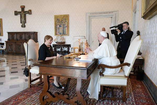 Papa Francisco e Michelle Bachelet se reuniram no Vaticano