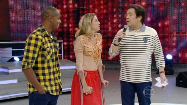 Luana Piovani - A atriz Luana Piovani se machucou ao tentar dançar uma música do cantor Buchecha no ritmo do funk e teve que sair da competição por conta de uma contusão no joelho. "A culpa é minha. Tenho cabeça de 12 anos, achando que sou uma bailarina, mas não tenho condicionamento de uma bailarina, só tenho o desejo de dançar de uma bailarina", comentou, à época.