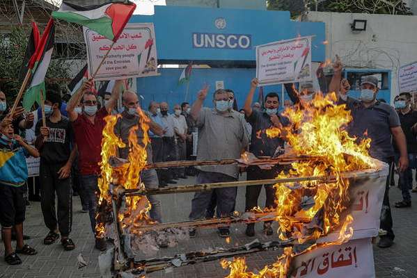 Palestinos protestam contra acordo em Gaza