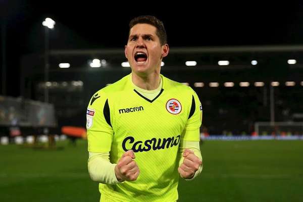 Rafael Cabral - Goleiro - Rafael subiu para equipe titular do Santos, em 2010, para ocupar a vaga deixada pelo ídolo Fábio Costa. Logo tornou-se um dos principais nomes da equipe alvinegra, onde conquistou três Campeonatos Paulistas e uma Copa do Brasil, Libertadores e Recopa Sul-Americana. Também fez sucesso no Napoli. Lá, venceu a Taça e a Supertaça da Itália.