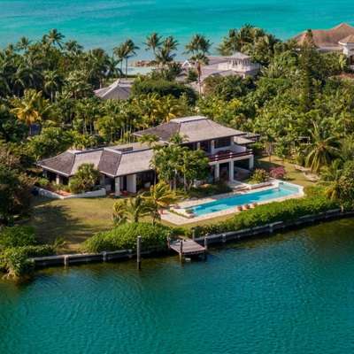 A casa do mais famoso intérprete do personagem James Bond fica em condomínio onde vivem menos de 100 privilegiados