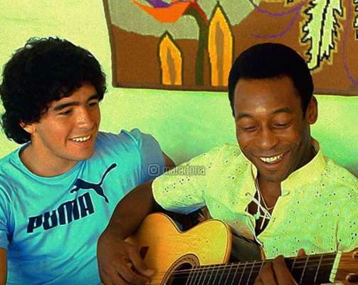 Maradona - Maradona ao lado de Pelé