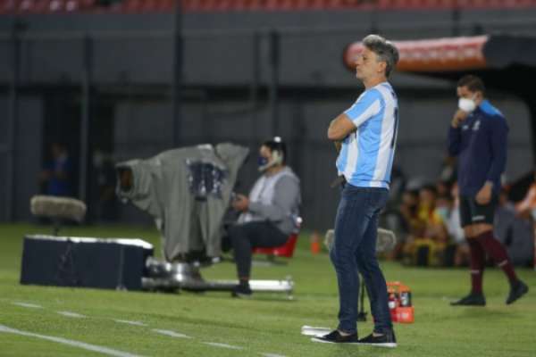 Renato Portaluppi homenageia Maradona