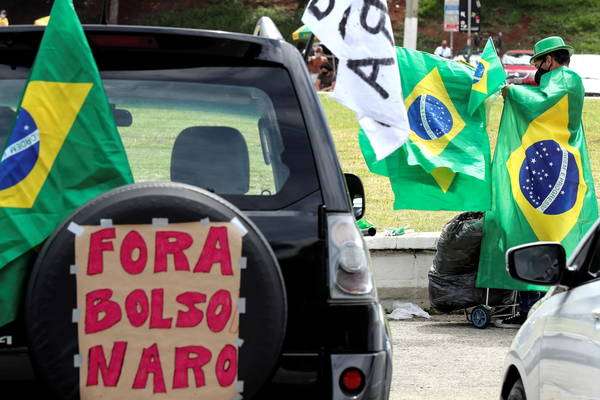 Manifestantes de esquerda e direita fizeram ato em prol do impeachment