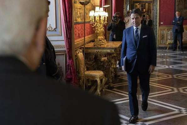 Após Conselho de Ministros, Conte falará com o presidente Mattarella