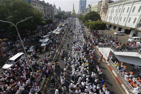 Protestos já contabilizam 3 mortos, mas manifestantes seguem nas ruas