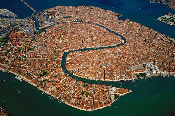 Veneza completa 1,6 mil anos neste dia 25 de março