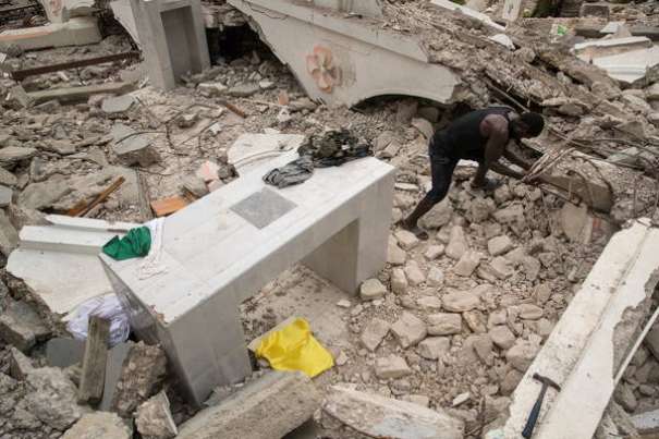 24 haitianos são encontrados vivos entre escombros uma semana após terremoto
