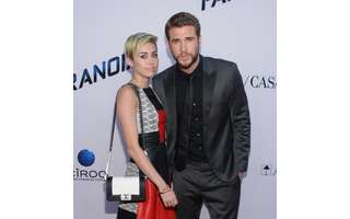 Noivado de Liam Hemsworth com Miley Cyrus é desconversado pelo