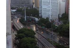 São Paulo entra em estado de atenção para alagamentos, diz CGE - 18/11/2020  - UOL Notícias