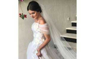 Vestido de princesa de tule illusion com 461 flores aplicadas e joia de 59  mil: detalhes do look da noiva Camila Queiroz - Quem