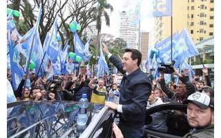 Ratinho Junior em campanha no Paraná