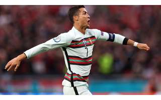 Cristiano Ronaldo bate recorde de iraniano e se isola como maior