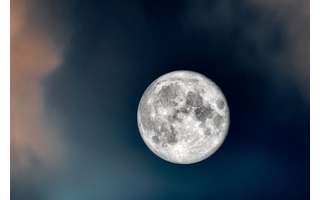As quatro fases da Lua podem funcionar como uma espécie de GPS para nossa orientação; leia a análise de Eunice Ferrari, astróloga do Terra