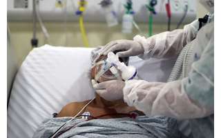Paciente com Covid-19 em hospital de São Paulo
08/04/2021
REUTERS/Amanda Perobelli/File Photo